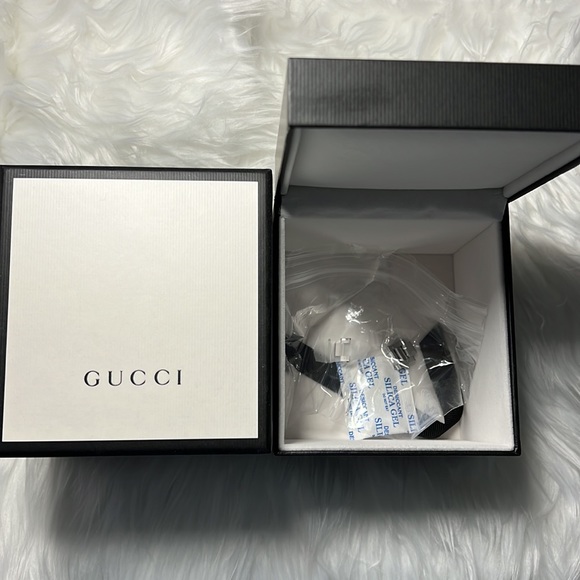 Gucci watch 💯 Authentic G Timeless | authentic with original packaging - Picture 4 of 9